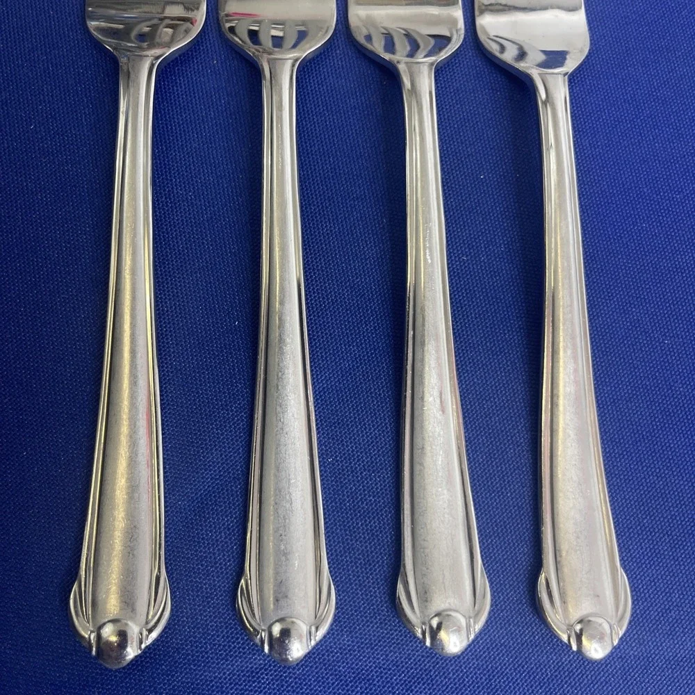 (4) Dinner Forks Mikasa CLASSICO Satin Stainless Flatware 18/0 Indonesia Silver‎